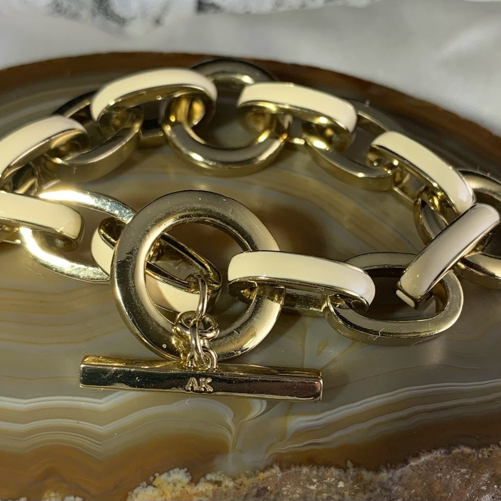ANNE KLEIN CREAM AND GOLD TONE TOGGLE 7.5" LINK BRACELET